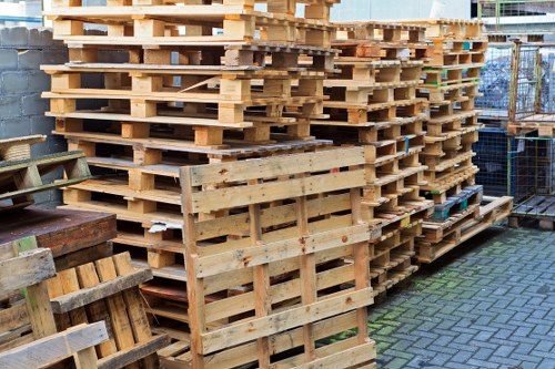 Secure enclosed skip with robust locking mechanism